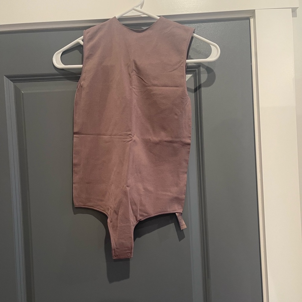SKIMS Essential Crewneck Sleeveless Bodysuit, Size S/M